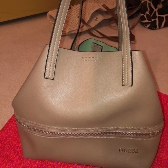 GUESS tan tote bag - Picture 6 of 6